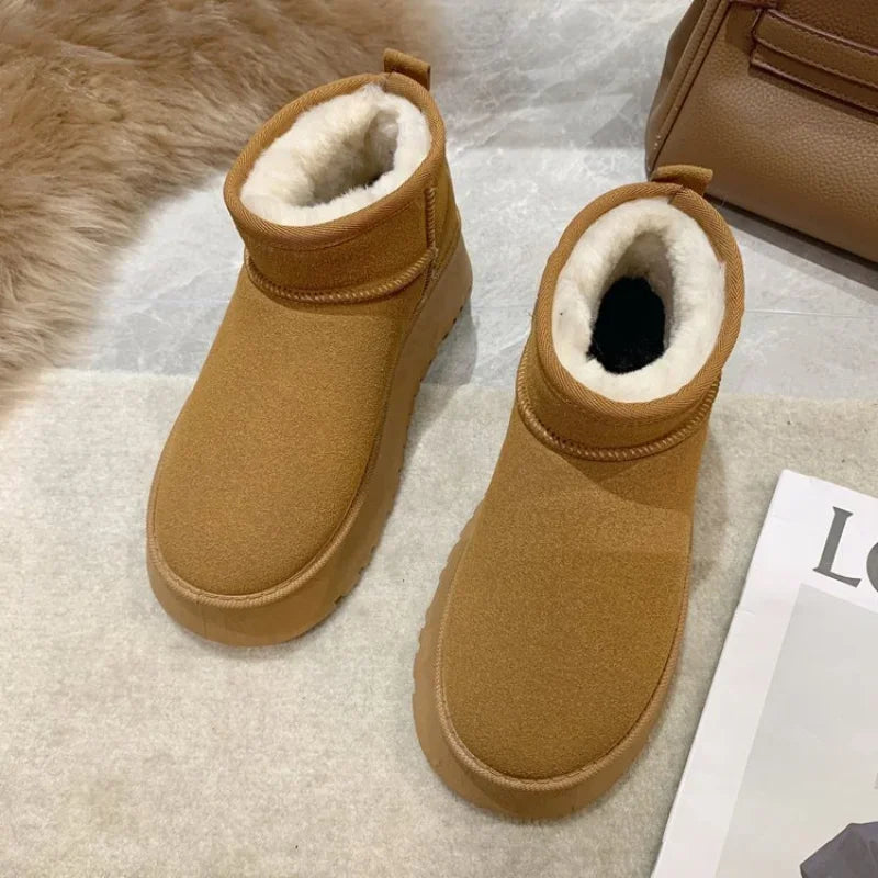 BOTA FEMININA UGG – IMPERMEÁVEL, PELUCIADA E INCRIVELMENTE ACONCHEGANTE