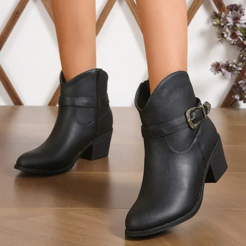 BOTA FEMININA DONNA MISS BIANCA PRETA – CANO CURTO WESTERN COM FIVELA E ZÍPER LATERAL