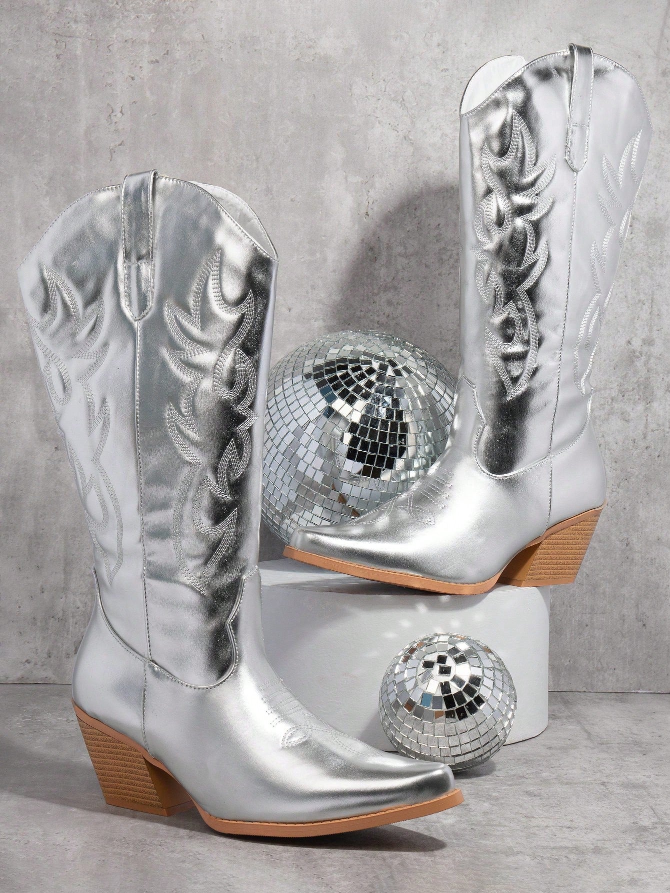 BOTA NAIARA MODELO TEXANA WESTERN METALIZADA CANO ALTO