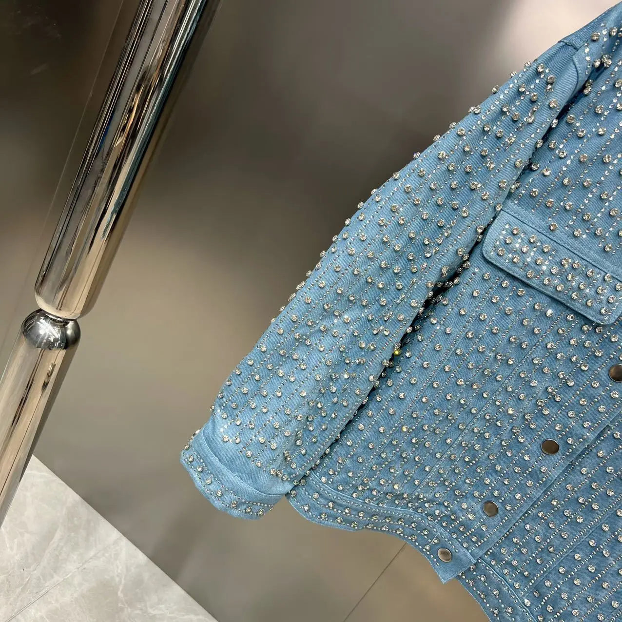 JAQUETA JEANS ESTER COM STRASS
