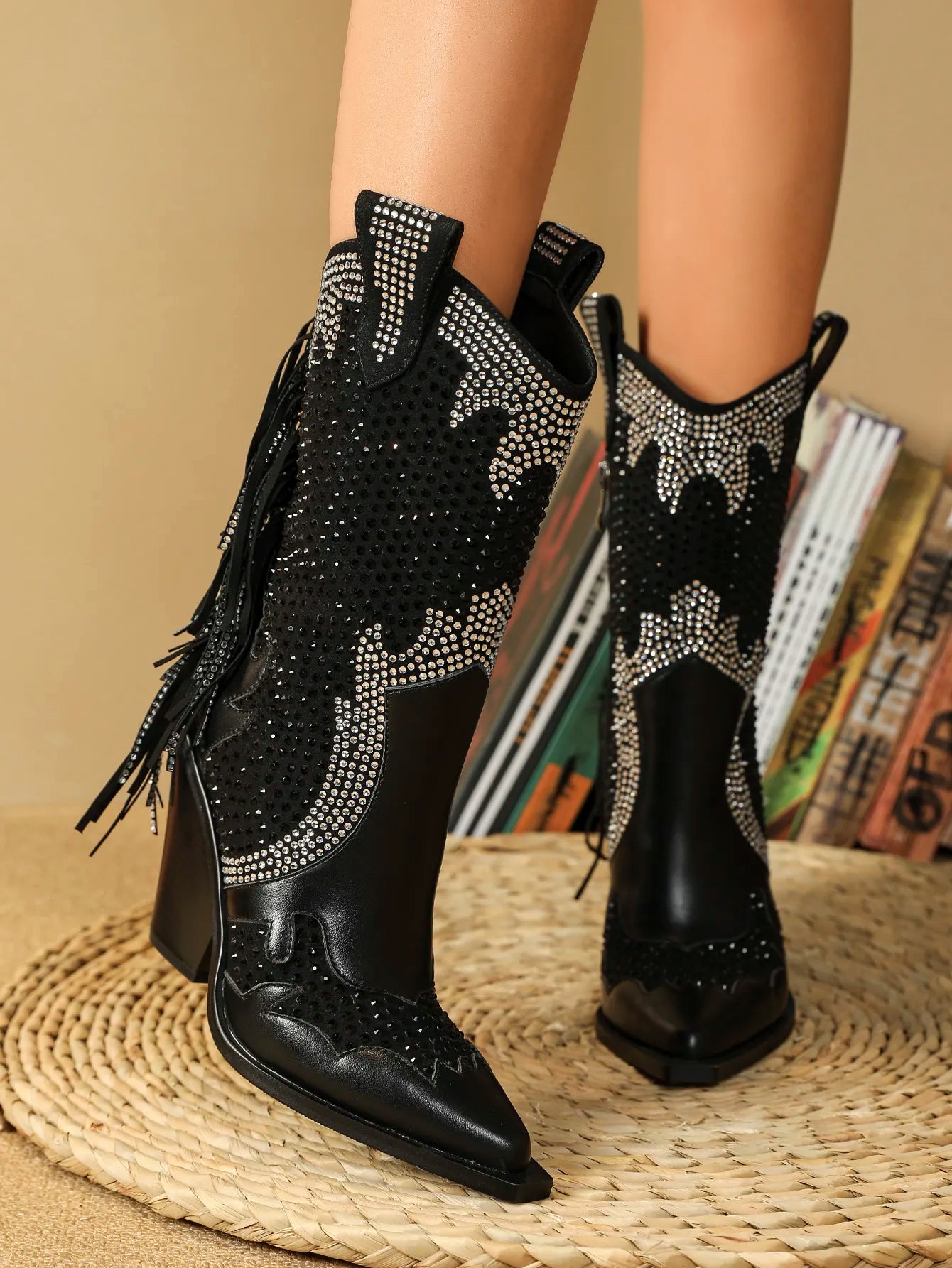 BOTA FERNANDA WESTERN TEXANA PRETA COM PEDRARIAS DONA MISS