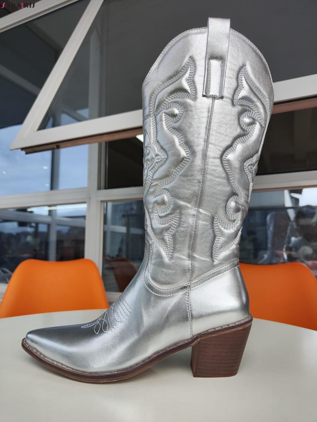 BOTA NAIARA MODELO TEXANA WESTERN METALIZADA CANO ALTO