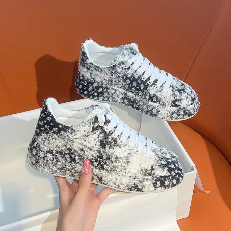 TÊNIS FEMININO JADE DETALHES EM BRILHO