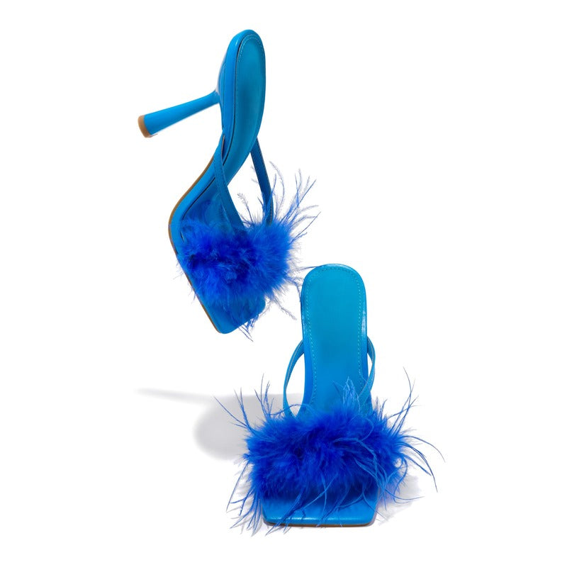 SANDÁLIA LEANDRA SALTO ALTO PLUMAS
