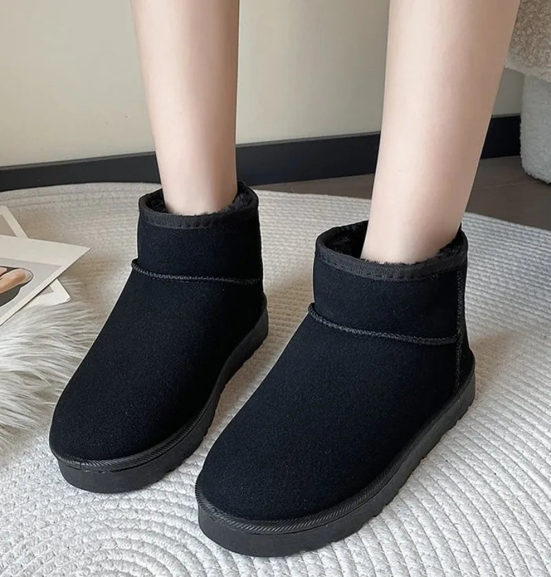 BOTA FEMININA UGG – IMPERMEÁVEL, PELUCIADA E INCRIVELMENTE ACONCHEGANTE