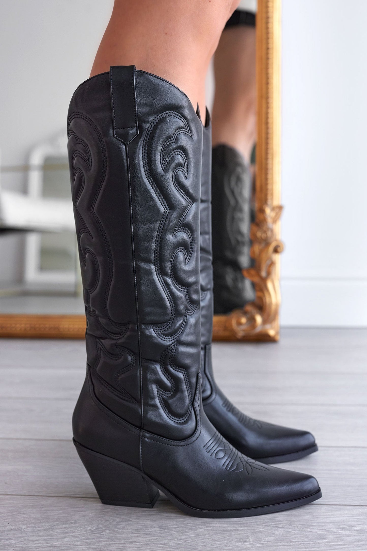 BOTA NAIARA MODELO TEXANA WESTERN METALIZADA CANO ALTO