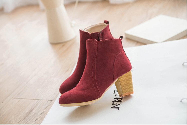 BOTA FEMININA DONNA MISS BEATRIZ – CAMURÇA PREMIUM, FORRO EM LÃ E SALTO GROSSO