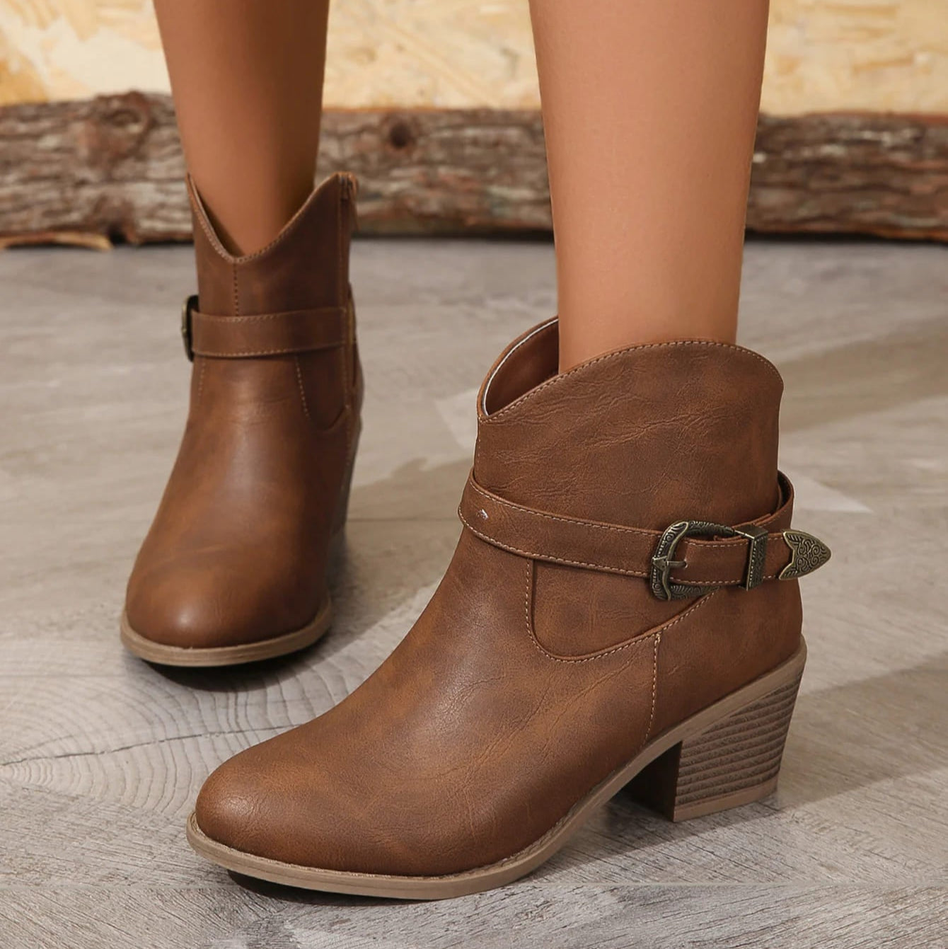 BOTA FEMININA DONNA MISS BIANCA MARROM – CANO CURTO WESTERN COM FIVELA E ZÍPER LATERAL