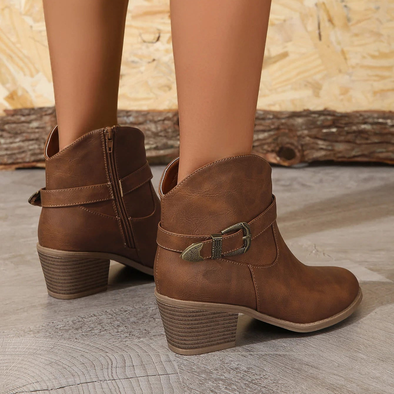 BOTA FEMININA DONNA MISS BIANCA MARROM – CANO CURTO WESTERN COM FIVELA E ZÍPER LATERAL