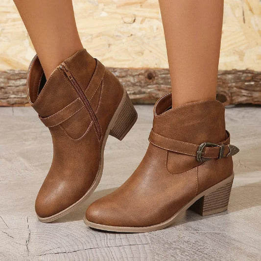 BOTA FEMININA DONNA MISS BIANCA MARROM – CANO CURTO WESTERN COM FIVELA E ZÍPER LATERAL