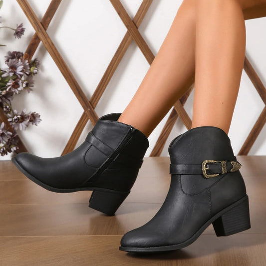 BOTA FEMININA DONNA MISS BIANCA PRETA – CANO CURTO WESTERN COM FIVELA E ZÍPER LATERAL