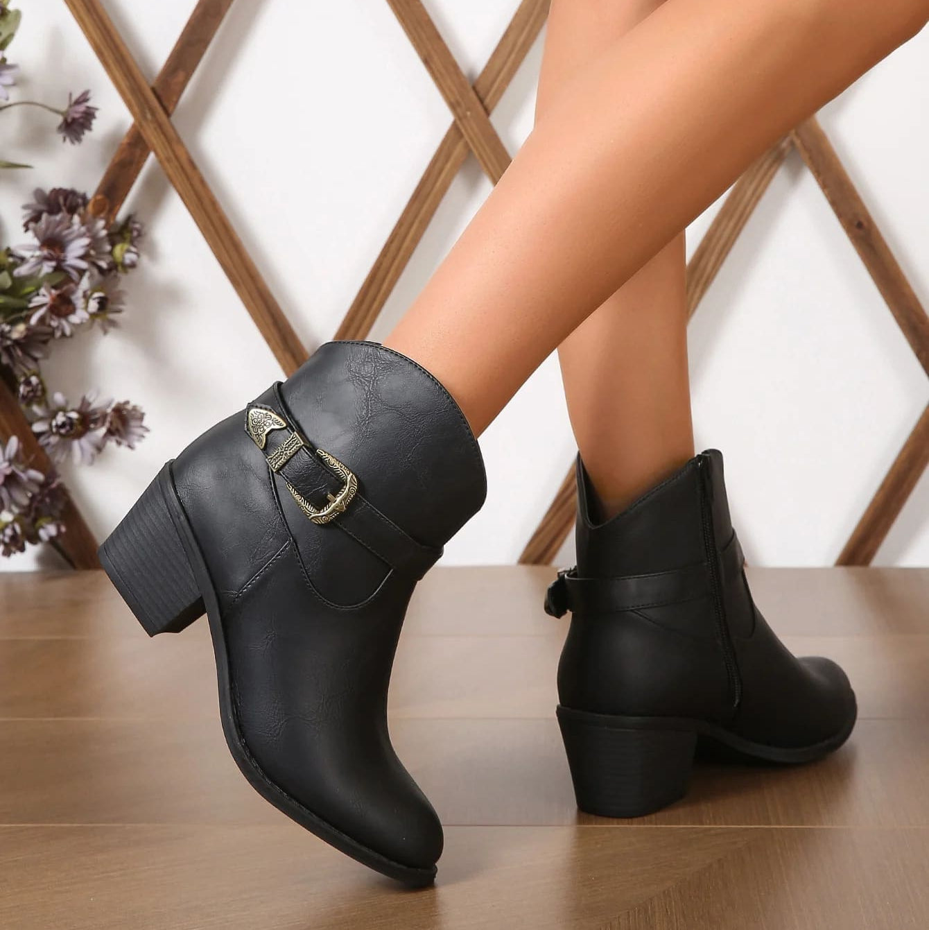 BOTA FEMININA DONNA MISS BIANCA PRETA – CANO CURTO WESTERN COM FIVELA E ZÍPER LATERAL