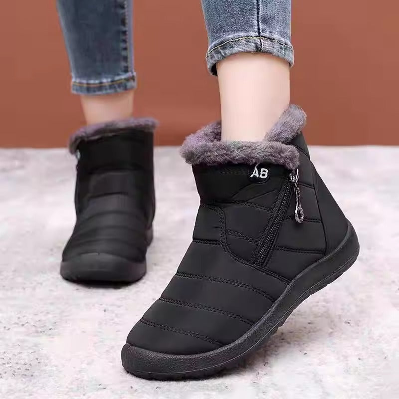 BOTA FEMININA DONNA MISS COMFORT FLEX IMPERMEÁVEL COM FORRO PELUCIADO E SOLADO ANTIDERRAPANTE