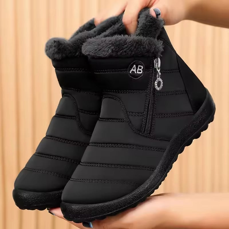 BOTA FEMININA DONNA MISS COMFORT FLEX IMPERMEÁVEL COM FORRO PELUCIADO E SOLADO ANTIDERRAPANTE