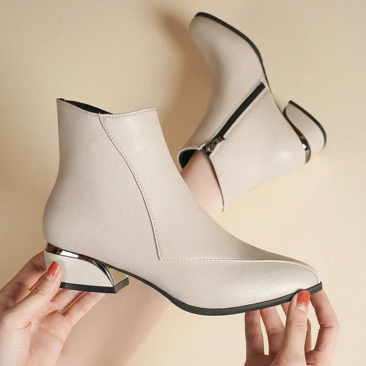 BOTA FEMININA IARA – ELEGÂNCIA LEVE PARA O DIA A DIA