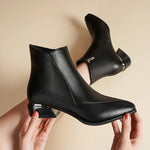 BOTA FEMININA IARA – ELEGÂNCIA LEVE PARA O DIA A DIA