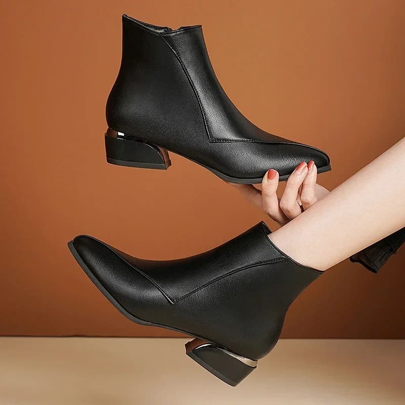 BOTA FEMININA IARA – ELEGÂNCIA LEVE PARA O DIA A DIA