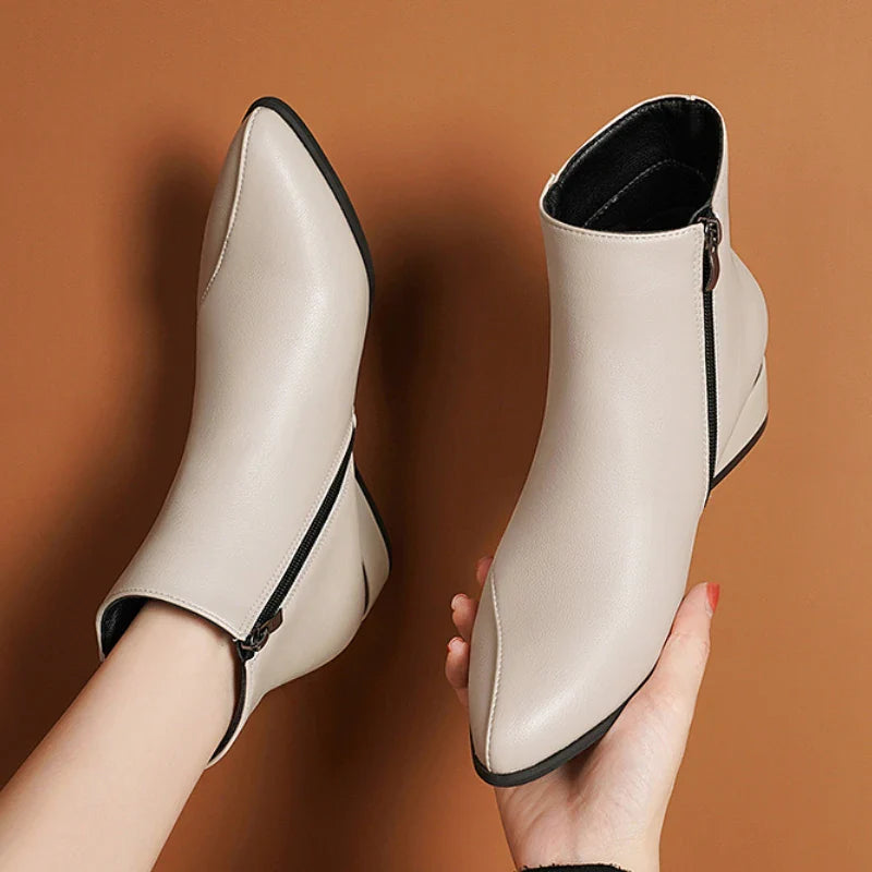 BOTA FEMININA IARA – ELEGÂNCIA LEVE PARA O DIA A DIA