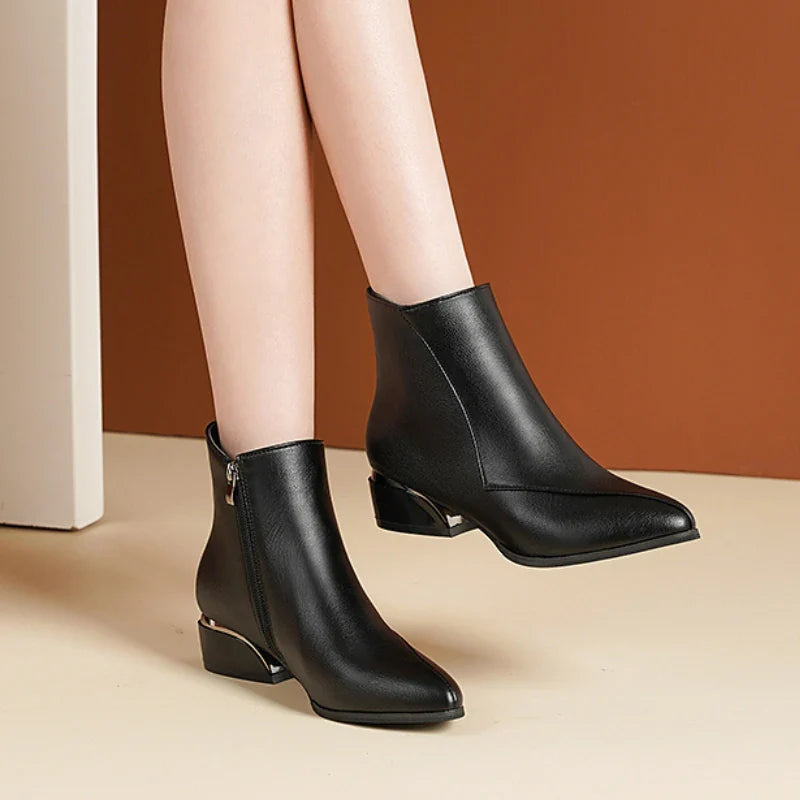 BOTA FEMININA IARA – ELEGÂNCIA LEVE PARA O DIA A DIA