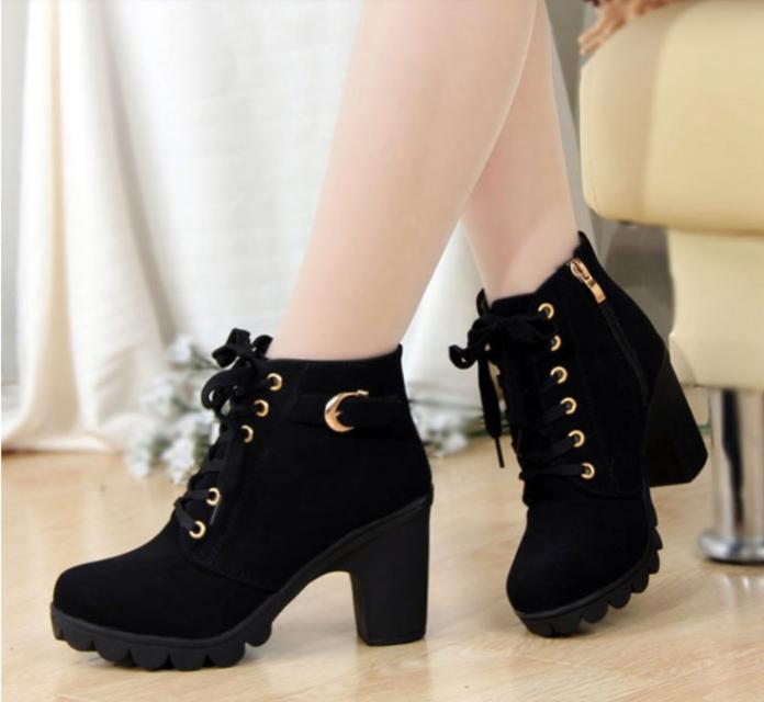 BOTA LETICIA CANO CURTO CLÁSSICA ANKLE BOOTS