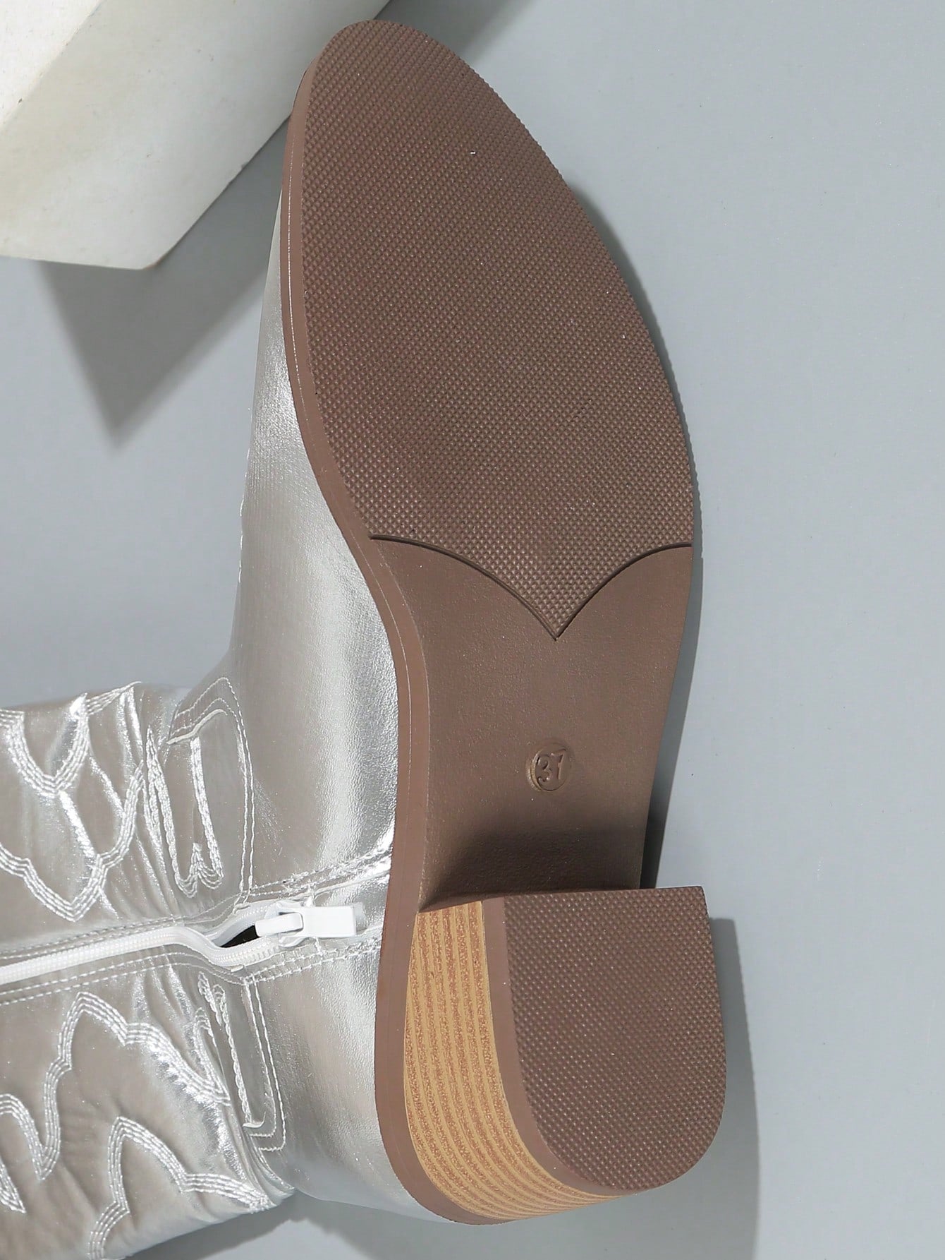 BOTA NAIARA MODELO TEXANA WESTERN METALIZADA CANO MÉDIO