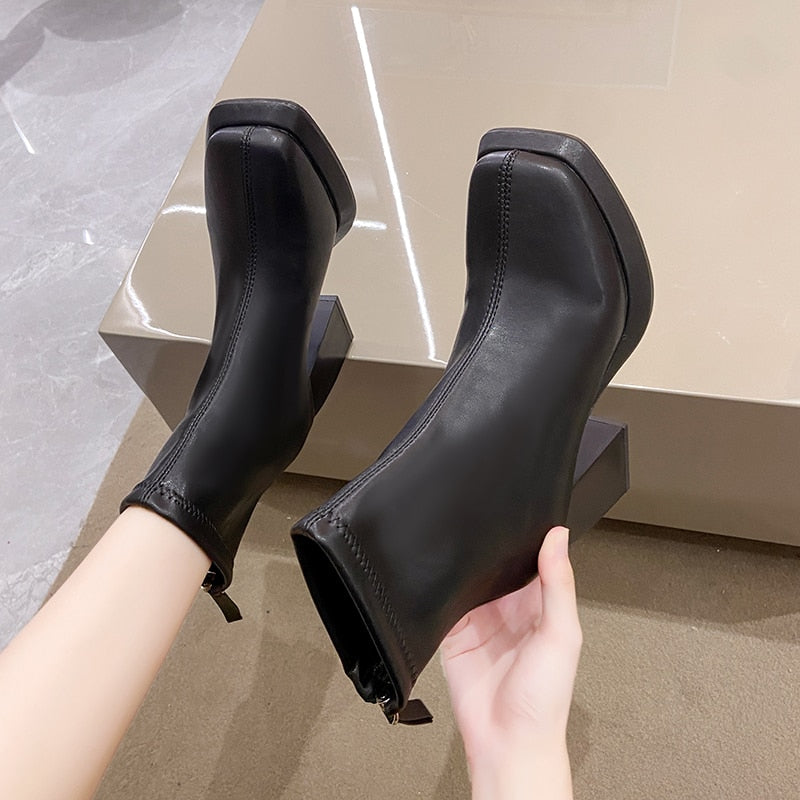 BOTA LOLA CANO MÉDIO CLÁSSICA
