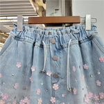 SHORT JEANS LIS DETALHES FLORAL E PEDRARIAS