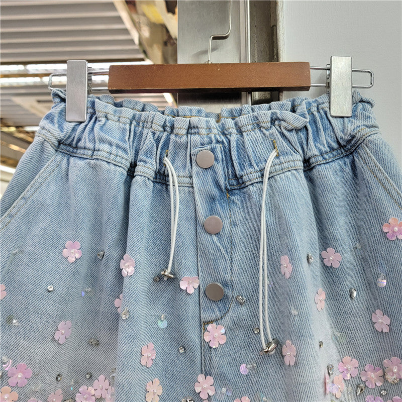 SHORT JEANS LIS DETALHES FLORAL E PEDRARIAS