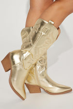 BOTA NAIARA MODELO TEXANA WESTERN METALIZADA CANO ALTO