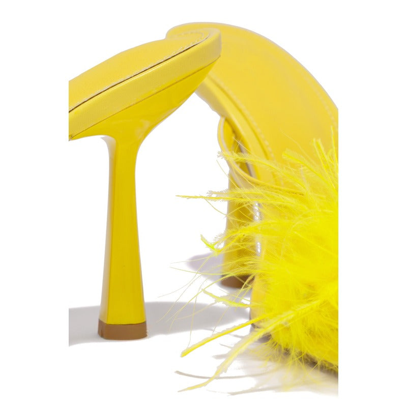 SANDÁLIA LEANDRA SALTO ALTO PLUMAS