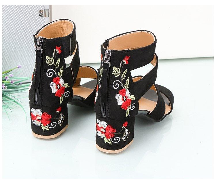 SANDÁLIA FEMININA SALTO GROSSO BORDADA FLORAL - Dona Miss