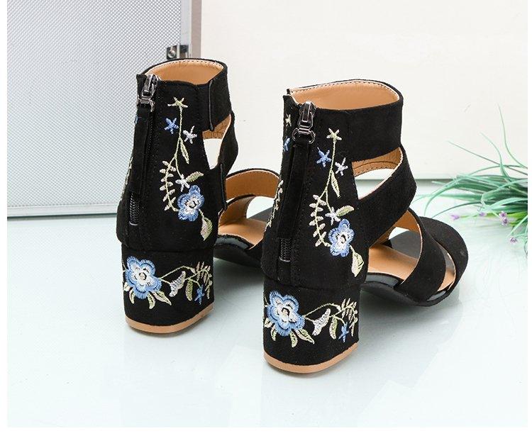 SANDÁLIA FEMININA SALTO GROSSO BORDADA FLORAL - Dona Miss